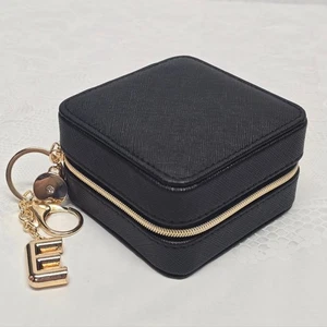 Nordstrom abnehmbare Initiale Charm "E" schwarz Schmuckkästchen Reise Organizer Neu ohne Etikett - Bild 1 von 11