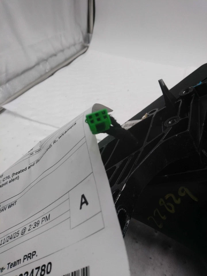 2011 Volvo 70 Series Right Door Mirror Assembly White OEM 138522 SCUFFED Foto 1 de 4