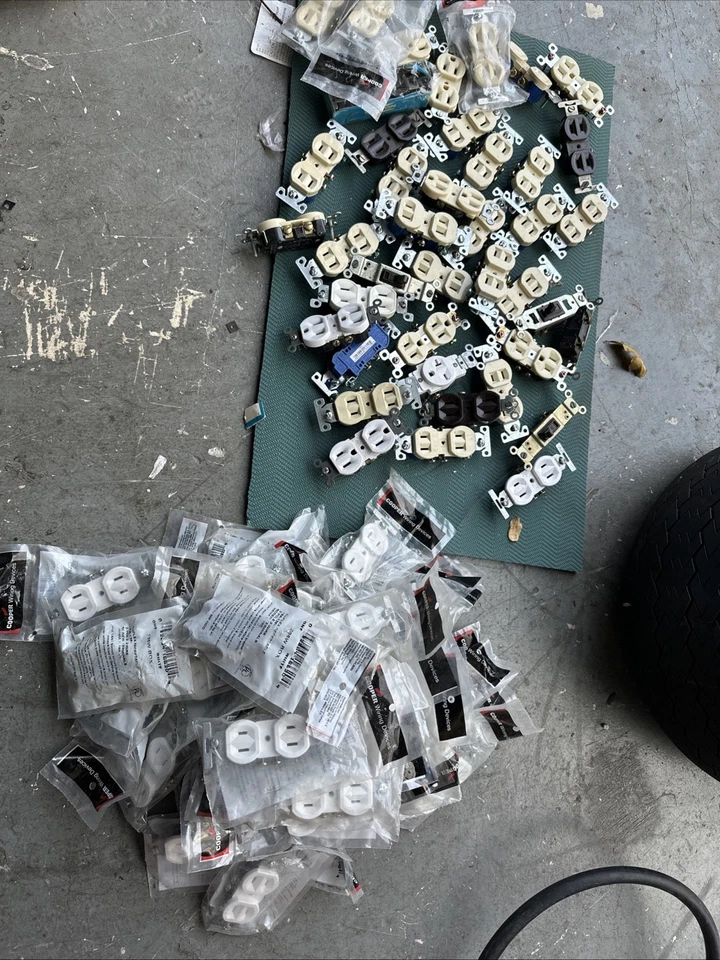 Lot Of over 40 COOPER WIRING DEVICES 736W Duplex Non-Ground 2 Pole-2 Wire 15A .. - Image 1 of 4