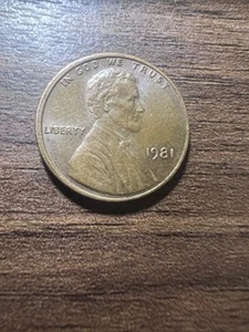 1981 Penny Off Center - Picture 1 of 2