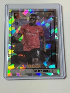Topps Merlin 2020-21 cromo refractor atómico #64 Jeremy Doku novato 018/250 - Imagen 1 de 2