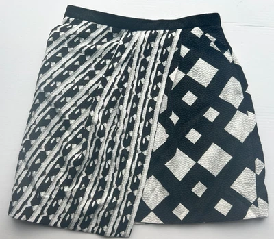 Falda envolvente sintética Peter Pilotto for Target geométrica negra blanca talla 6 VIDEO Foto 1 de 4