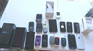 Samsung Galaxy Note 8, 4 Iphones, Galaxy S3, RAZR, Blackberry, LG LOT of 18 - Afbeelding 1 van 11