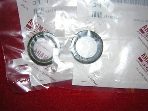 Yamaha FZR400RRSP Rear Arm Oil Seals x 2. Genuine Yamaha. New B18E - Picture 1 of 1