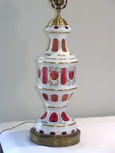 Große Tischlampe 40er Jahre böhmisches Glas weiß geschliffen auf Preiselbeerüberfang (A) - Bild 1 von 7