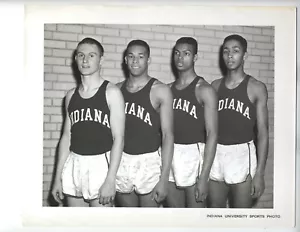 1956 ORIGINAL INDIAN U PHOTO MILE RELAY TEAM AFRICAN AMERICAN INTEGRATED ORIGINA - Bild 1 von 2