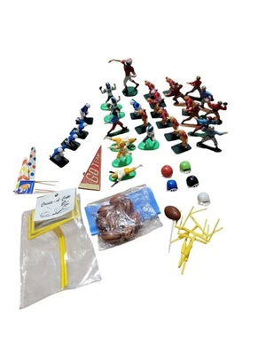 Conjunto de estatuillas de fútbol americano coloridas vintage adornos para pasteles 1974 Wilton lote grande Foto 1 de 4