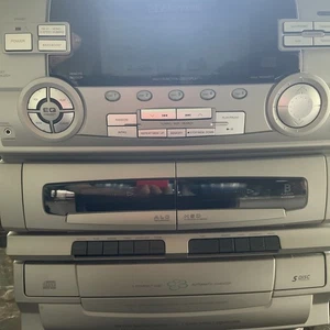 Tocadiscos estéreo de estante Emerson MS9923TT, 5 CD, casete doble, piezas AM/FM LEER - Imagen 1 de 13