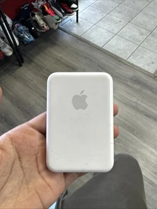 Apple MagSafe Battery Pack - White (MJWY3AM/A) - Picture 1 of 4