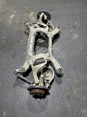 2003-2006 Nissan 350z Infiniti G35 RWD Rear Subframe ￼ Foto 1 de 4
