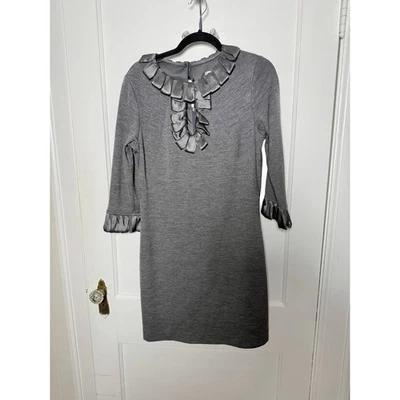 Vestido Vaina Corto Milly Y2K Gris Lana Seda Volantes Carrera Trabajo Negocios LG Foto 1 de 4