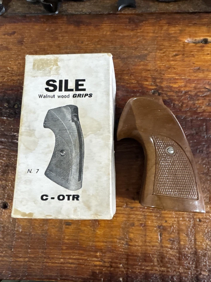 Vintage Sile Walnut Target Grips For Colt Python Or Official Police. (254) - Image 1 of 4