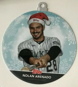Adorno de béisbol Topps Holiday Mega 2020 Nolan Arenado Colorado Rockies - Imagen 1 de 2
