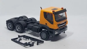 🚛Herpa Iveco Trakker Zugmaschine orange 1/87 (25/48B)🚛 - Picture 1 of 4