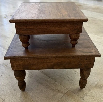 2 soportes de exhibición de madera artesanales Pottery Barn charcutería con patas elevador Foto 1 de 4