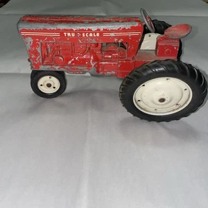 Vintage Antique Red Tru-Scale 1/16 Farm Tractor - Picture 1 of 9