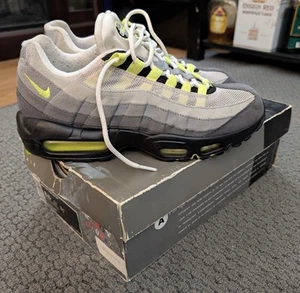 Size 8.5 - Nike Air Max 95 OG 2015 Neon - Picture 1 of 5