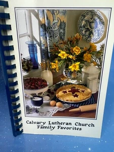 1994 Calvary Lutheran Church Family Favorites Binder Recipe Cookbook - Picture 1 of 14