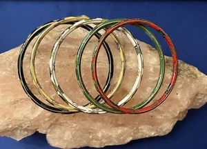 Stack of 5 VTG, Red Green White Black Blue, Cloisonne Enamel Bangle Bracelets - Picture 1 of 23