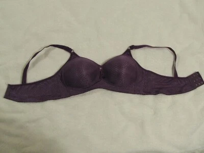 Sutiã Triumph 40C roxo softcup levemente usado bom estado - Imagem 1 de 4