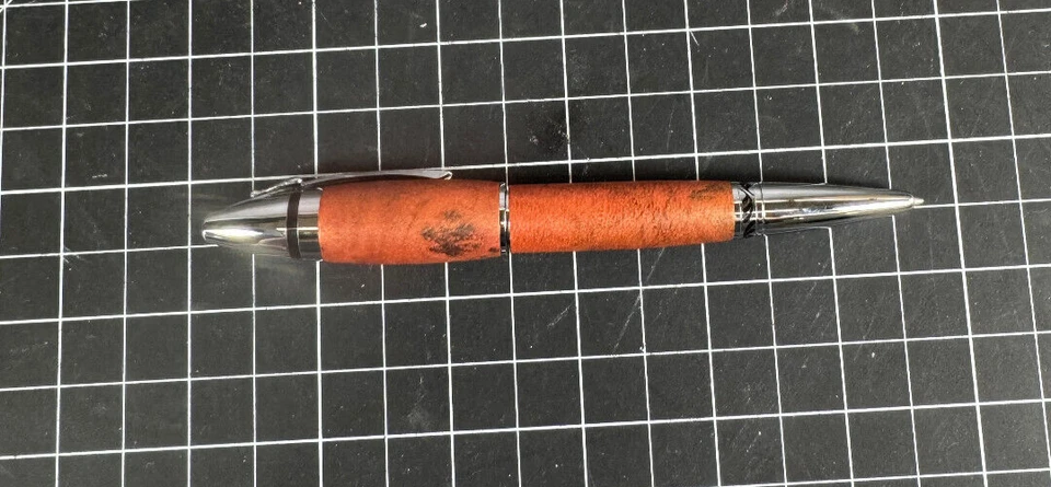 BOLÍGRAFO LAGUIOLE USADO ASPECTO MADERA NECESITA PRIMAVERA Foto 1 de 4