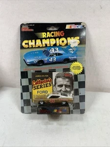 James Hylton #48 Collectors Series Ford Fastback Maßstab 1:64 NASCAR Racing Champ - Bild 1 von 1