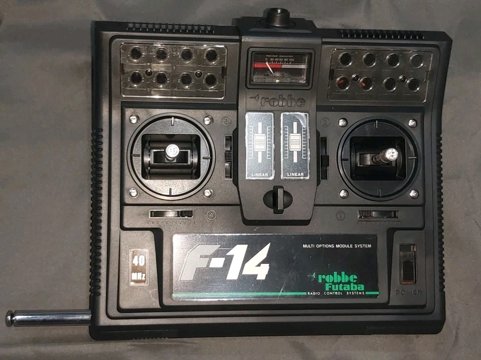 Robbe Futaba F14  40 Mhz 8-Kanal  Top nahezu neuwertig mit Akku - Bild 1 von 2