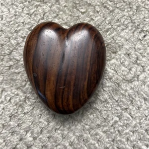 Specchio scorrevole cuore in legno - Foto 1 di 5