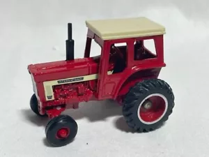 ERTL 1/64 International 966 w/ Deluxe Red Cab, White stripe, Red Farm Tractor - Picture 1 of 2