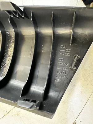 Cubierta de riel de barra antivuelco Mazda Miata MX-5 NC 05-15 OEM NE51 69 712 Foto 1 de 2