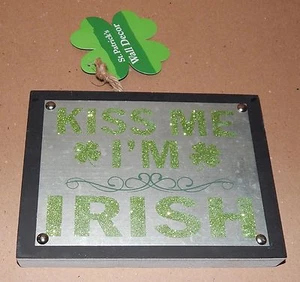 St.Patricks Day Kiss Me Wood Picture Frame 8" x 6" Green Glitter Metal 104G - Picture 1 of 2