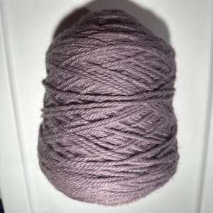 SCHÖNE Konenspule sperrig Weben Handwerk Lavendel Garn 1 Pfund 14 Unzen - Bild 1 von 4