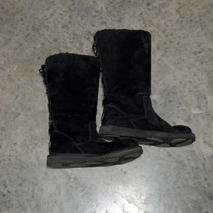 UGG Winter Snow Boots Womens 9 Australia Roseberry Black Leather Sheepskin 5734 - Picture 1 of 10