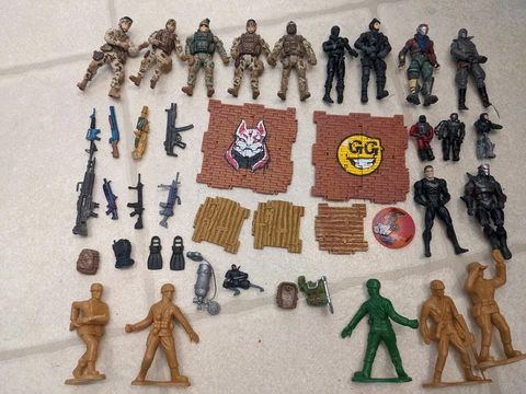 FortNite, Call Of Duty, G. I. Joe Action Figures Playset Accessories Cover