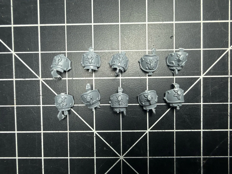2x Space Wolves Wulfen Pauldrons Warhammer 40k Bits Space Marines Wulfen Bits Foto 1 de 4