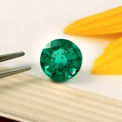 Lab Grown Colombian Hydrothermal Emerald Loose Gemstone Round Cut 11.40 CT - Image 1 of 4
