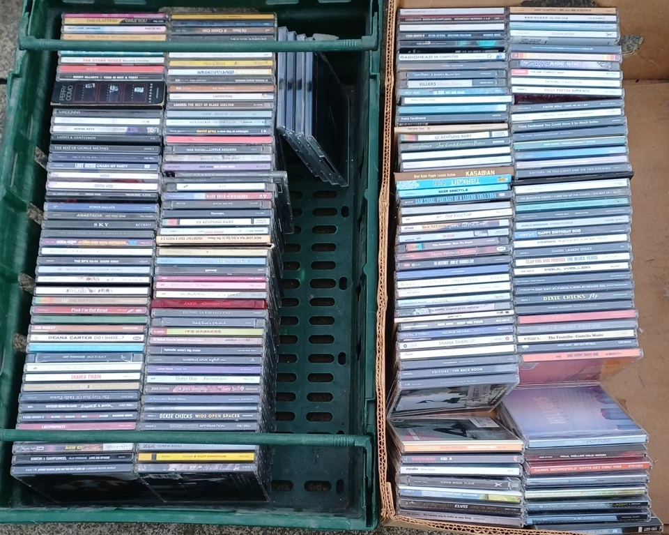 ABOUT 200 CD Albums Few Singles Job Lot Bundle Mixed Titles And Bands And Styles Foto 1 de 3