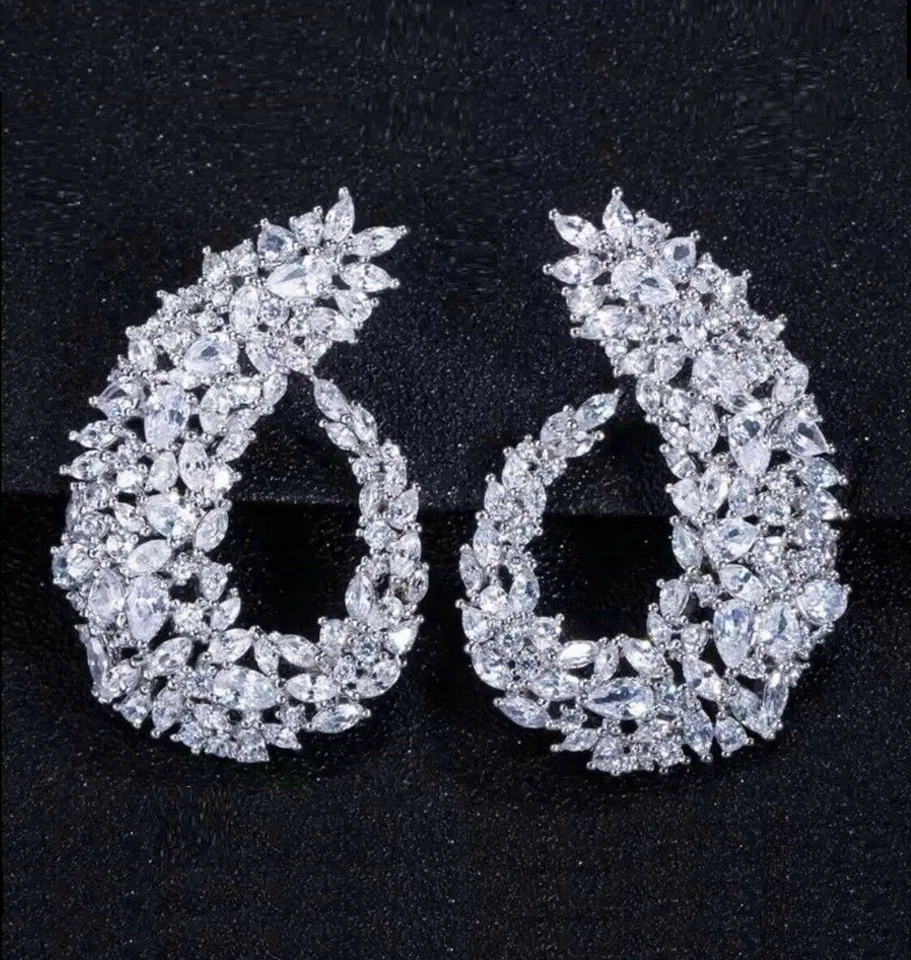 Aretes de diamantes simulados marquesa enchapados en oro blanco de 18 joyas de boda Foto 1 de 4