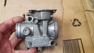 1986 1987 Kawasaki ZX1000 NINJA 1000R outer left carburetor body # 1 — 第 1/4 张图片