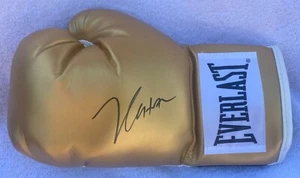 GANT DE BOXE AUTO'D EVERLAST SIGNÉ JULIO CESAR CHAVEZ BAS COA WBC CHAMP MEX B - Photo 1/3