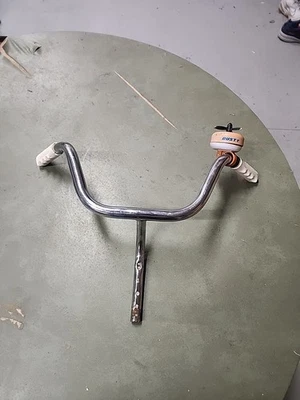 20 世纪 70 年代 SCHWINN LIL 老虎三轮车铬手柄带白色握把 + BELL L$K — 第 1/4 张图片