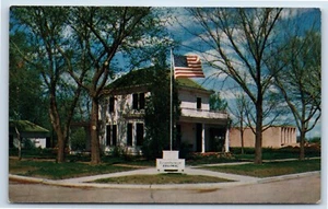 Tarjeta postal de la casa de la infancia del presidente Dwight D. Eisenhower en Abilene Kansas - Imagen 1 de 2