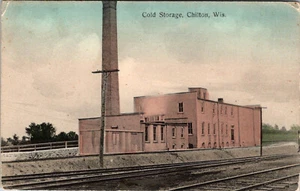 CHILTON, WISCONSIN - KÜHLHAUSGEBÄUDE ENTLANG DER EISENBAHNGLEISE - POSTKARTE 1909 - Bild 1 von 2