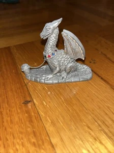 Spoontiques Zinn Haustier Drache Halsband Kette Leine Miniatur Kunst Figur - Bild 1 von 7