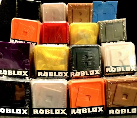 ONE Random Roblox Celebrity Toy Mystery Box Series FIGURE with New VIRTUAL CODE Cover