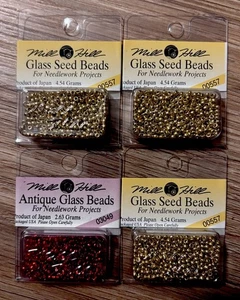 Lotto di 5 perle di semi in vetro Mill Hill 4,54g 00557 e 2,63g 03049 - Foto 1 di 2