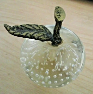 Vintage Langsam Billig Controlled Bubble Glass APPLE Paperweight - Picture 1 of 5