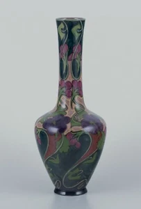 Zuid-Holland, Gouda. Unique Art Nouveau vase in glazed ceramic. Ca. 1900 - Picture 1 of 6