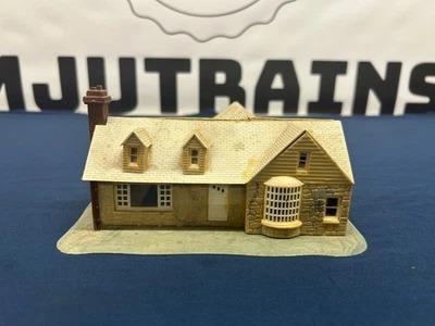 Life-Like HO Rose Home Building Red/Beige/Gray 01354 NO BOX - Image 1 of 4