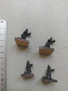 4 x VAMPIR INFANTERIE SCHWARZ UNDERCOATED METALL MINIATUR 15 MM / BATTLE VALOR M109 - Bild 1 von 1